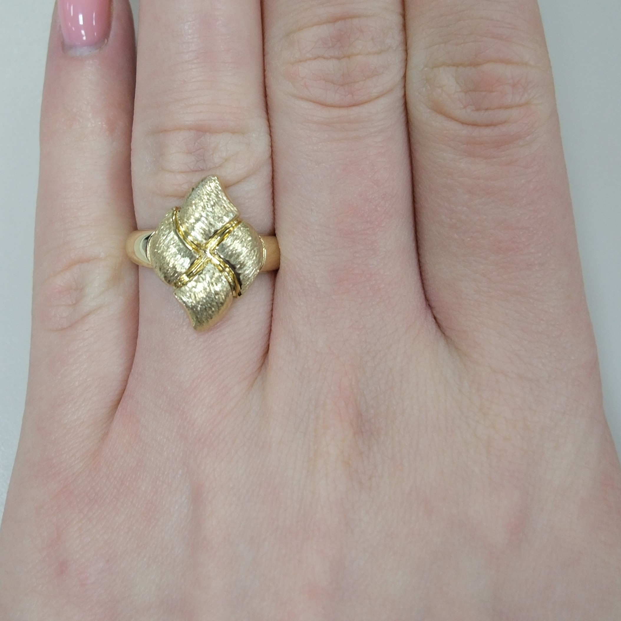 Кольцо из желтого золота